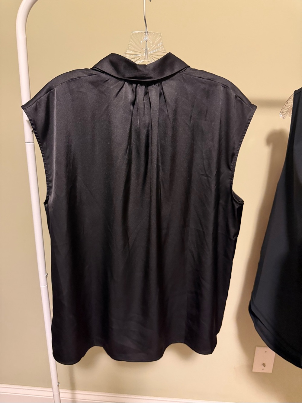 NWT Banana Republic Sleeveless Black Blouse SZ L 21" P2P - Picture 6 of 8